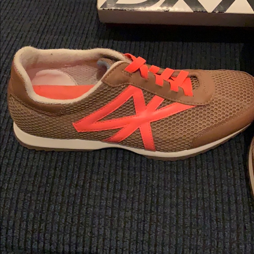 DKNY Quest Runner Sneakers - Picture 4 of 5